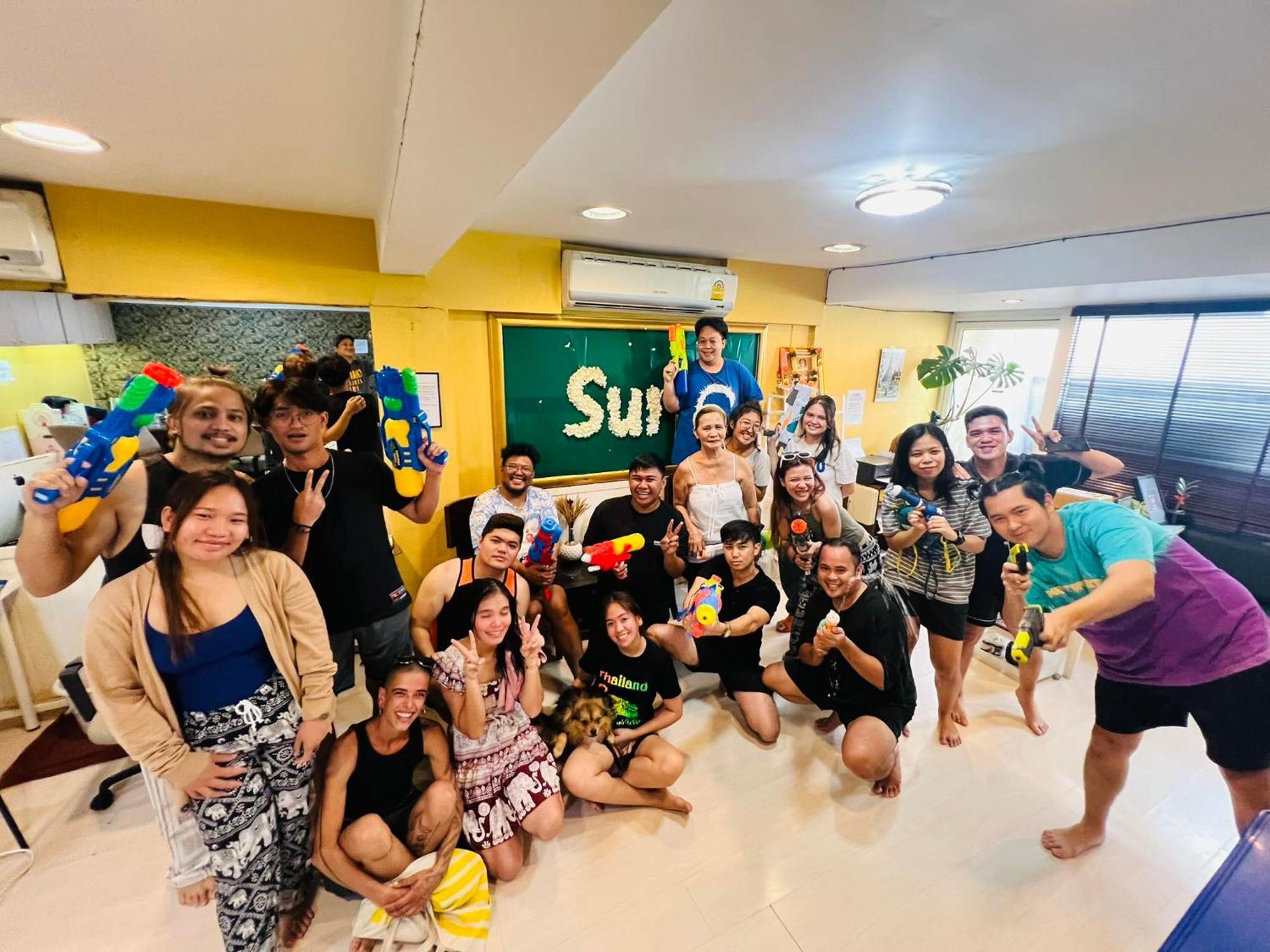 Sura Hostel Bangkok Near Mrt Phra Ram 9 Exterior foto