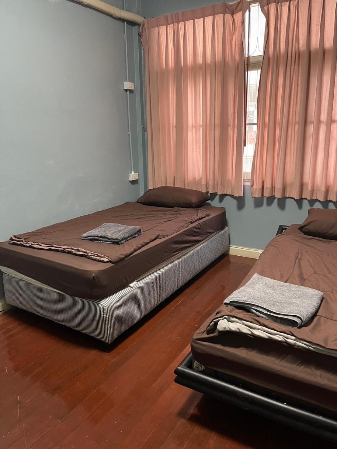 Sura Hostel Bangkok Near Mrt Phra Ram 9 Exterior foto