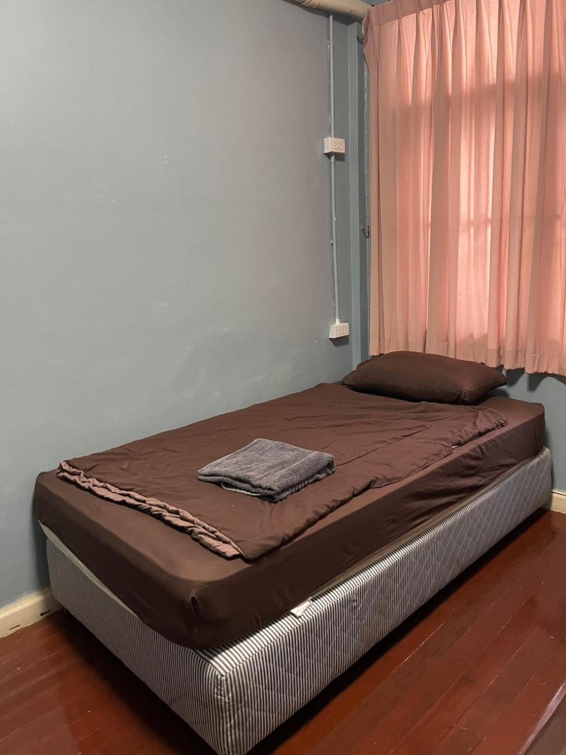 Sura Hostel Bangkok Near Mrt Phra Ram 9 Exterior foto